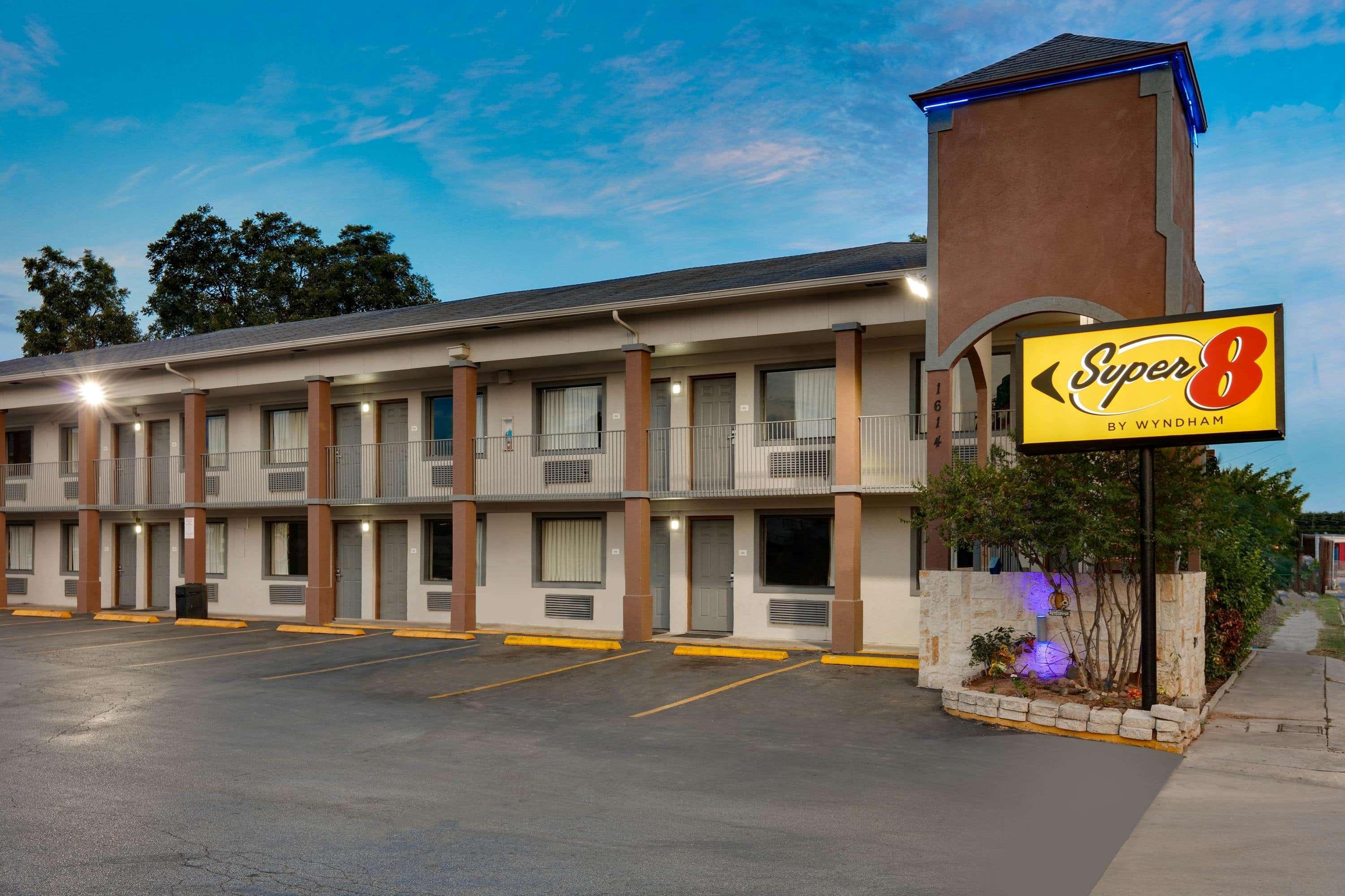Super 8 By Wyndham San Antonio Pearl District Downtown Motel Ngoại thất bức ảnh