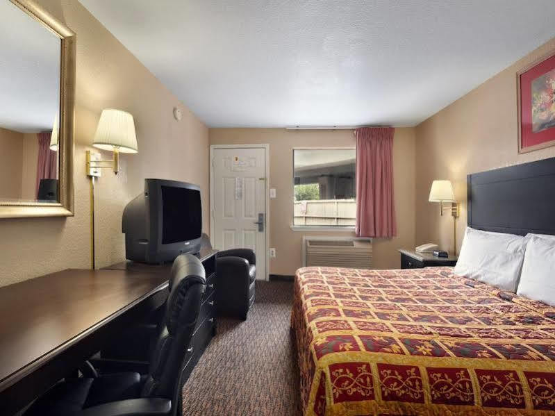 Super 8 By Wyndham San Antonio Pearl District Downtown Motel Ngoại thất bức ảnh