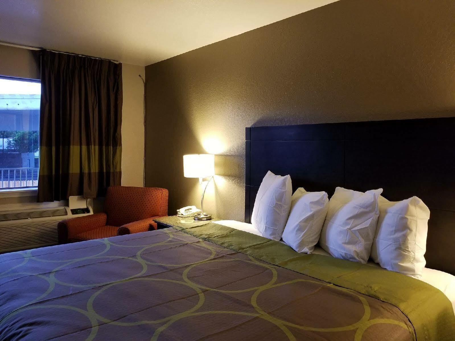 Super 8 By Wyndham San Antonio Pearl District Downtown Motel Ngoại thất bức ảnh