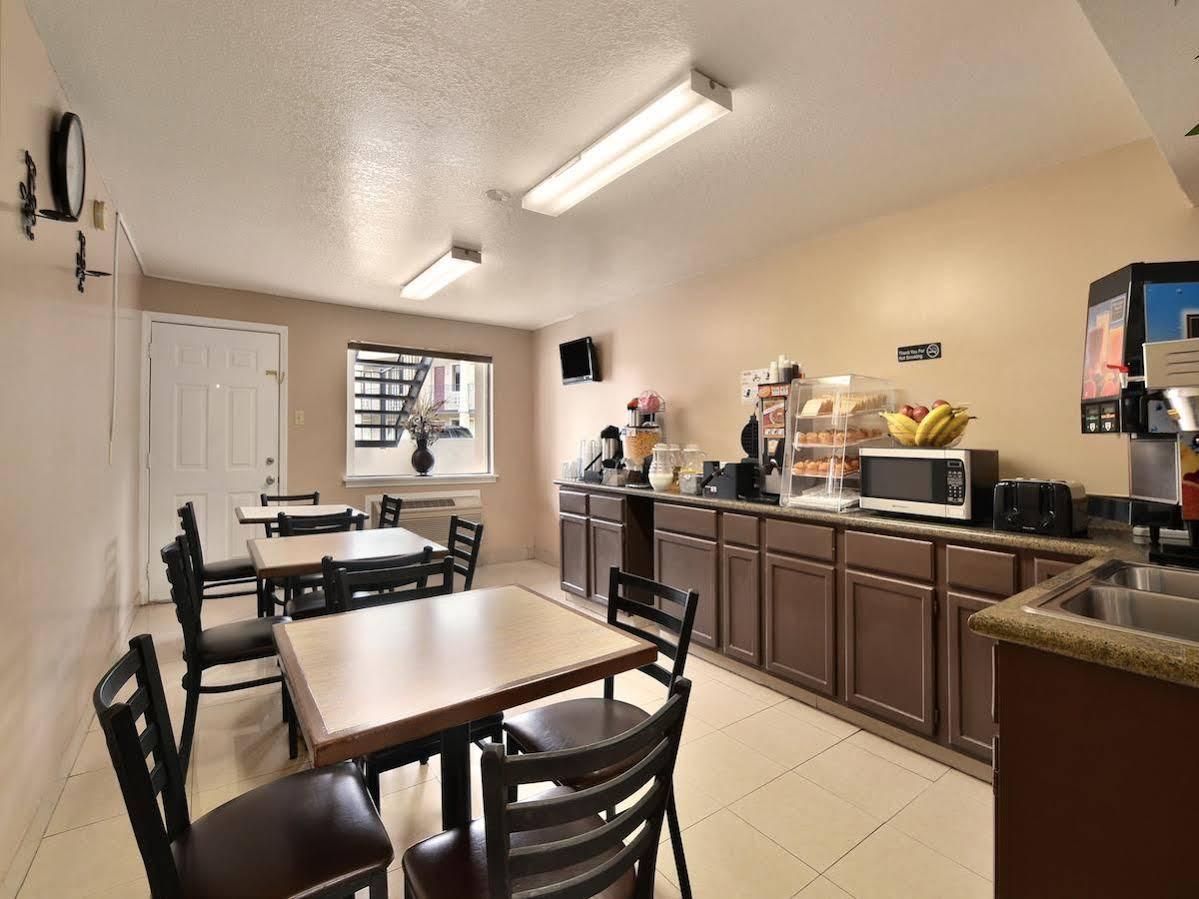 Super 8 By Wyndham San Antonio Pearl District Downtown Motel Ngoại thất bức ảnh